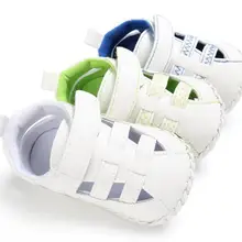 Новые стильные летние полые детские сандалии Мода новорожденных, детская обувь мокасины Нескользящие Первые ходунки сандалии для 0- 18 м