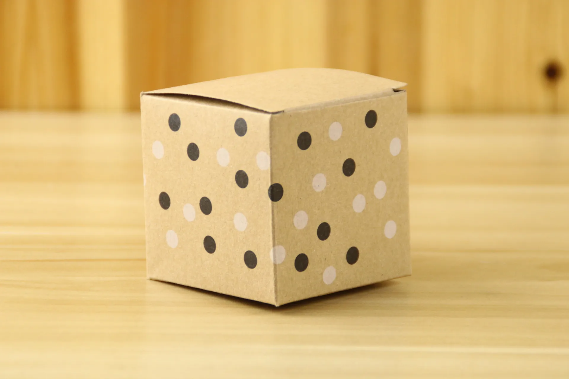 20pcs birthday paper candy box wedding favors polka dot candy boxes