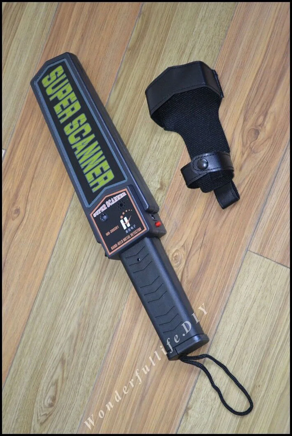 

Hand Held Metal Detector Guard Security Wand with Adjustable Sensitivity and Vibration Alert