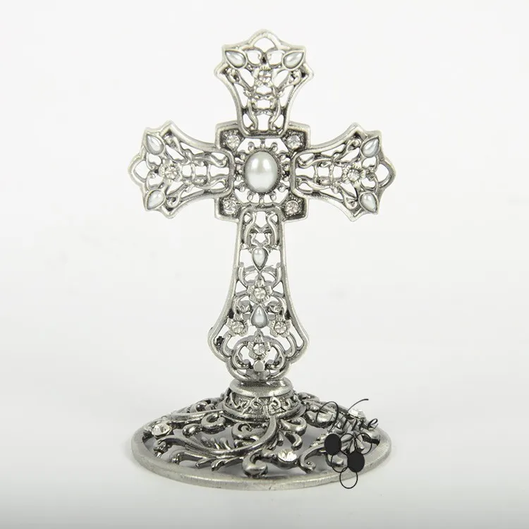 Бутыль для святой воды матронушка. Евангелие в окладе. Христианский сосуд для святой воды. Оригинальный подарки на христианскую тему. Фигурка христианина.