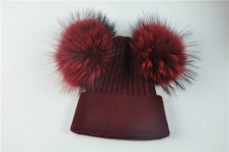 Зимняя Шапка-бини из натурального меха для женщин, женская двойная шапка с помпоном из натурального меха енота, Вязаная Шапка-бини Skullies с 2 меховыми помпонами - Цвет: Wine red match fur