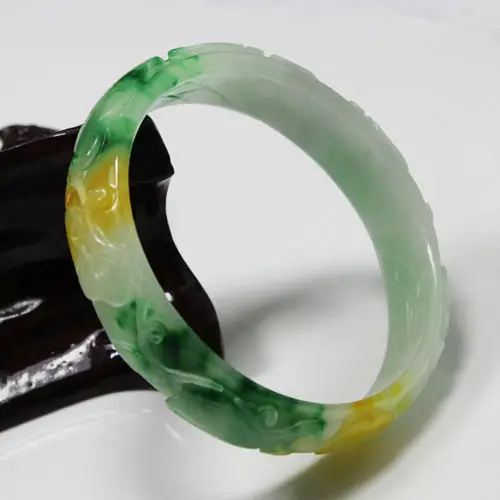 

2753 BEAUTIFUL HAND-CARVED EMERALD GREEN JADEITE JADE GEMS BANGLE BRACELET