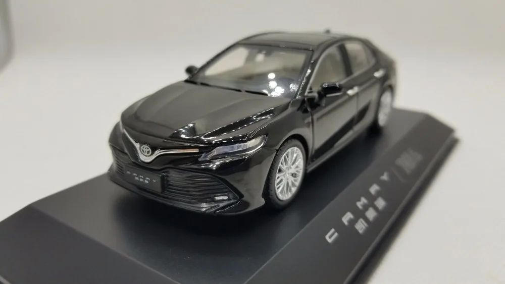 Модель литая под давлением для Toyota Camry 2018 черная 8 го поколения седан игрушка из