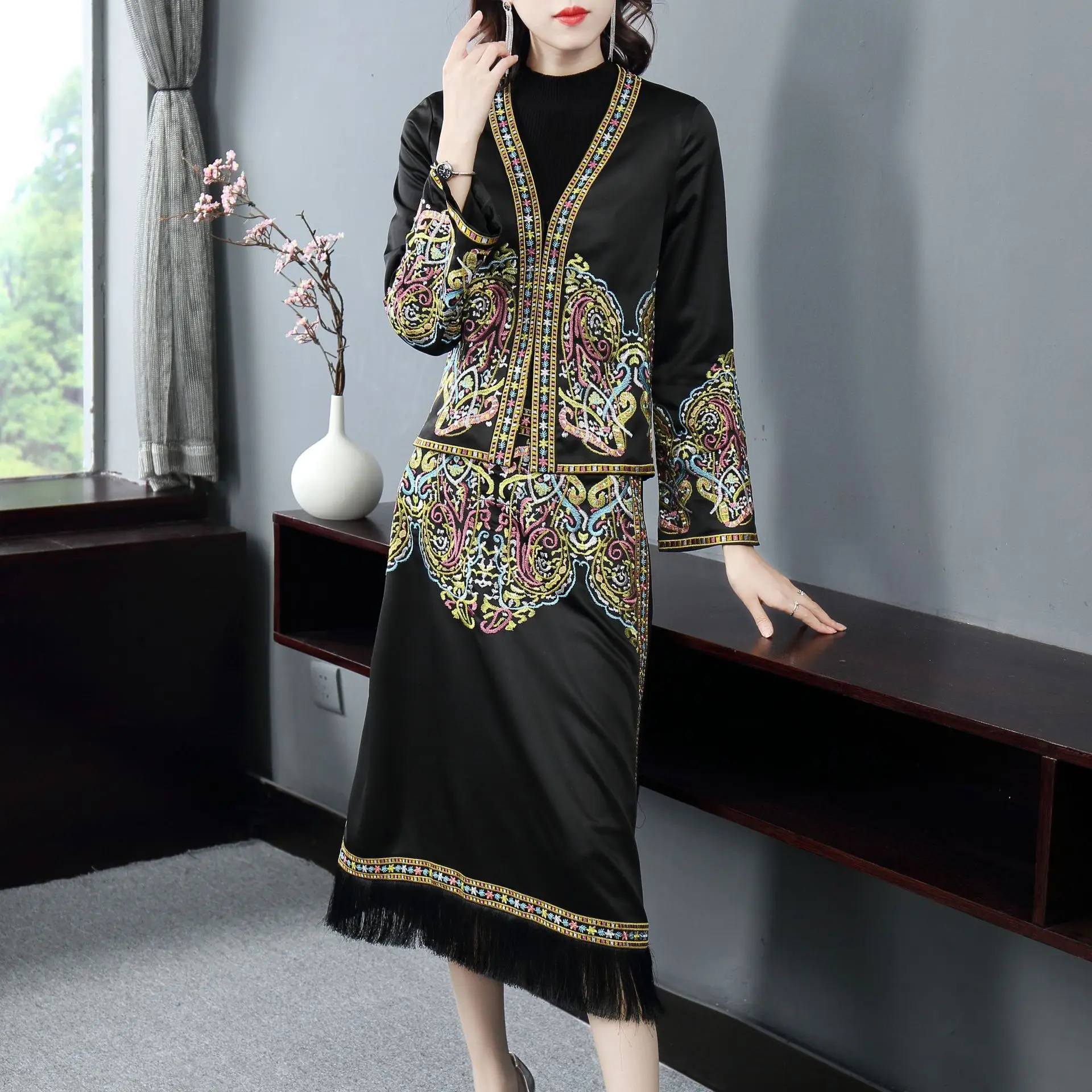 Ранняя весна девушка леди новые классические элегантные Национальный, этнический стиль в этническом китайском стиле с вышивкой Платье с кисточками комплект из двух предметов юбка-карандаш