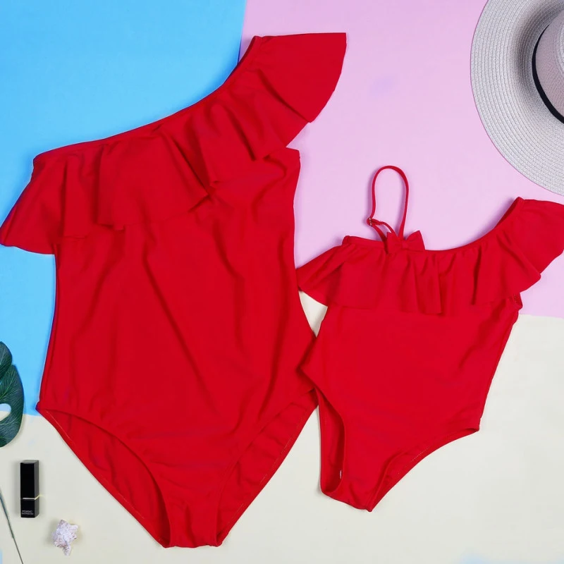 

Mom Daughter Swimsuits Mommy And Me Clothes One-shoulder Family Look Mother Daughter Swimwear Bathing Suit Baby Girl Bikini Set