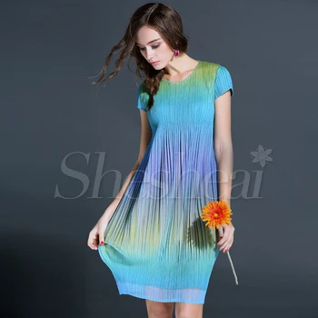 

FREE SHIPPING Small lateral fold the high-necked short-sleeve loose gradient super dress IN STOCK