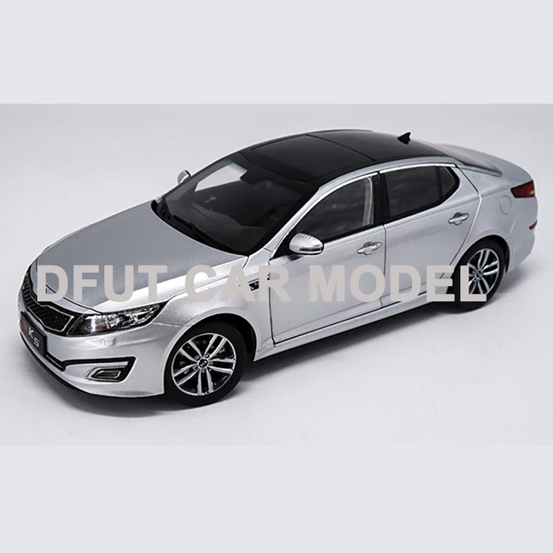 Модель спортивного автомобиля из сплава в масштабе 1:18 KIA K5 детские игрушечные