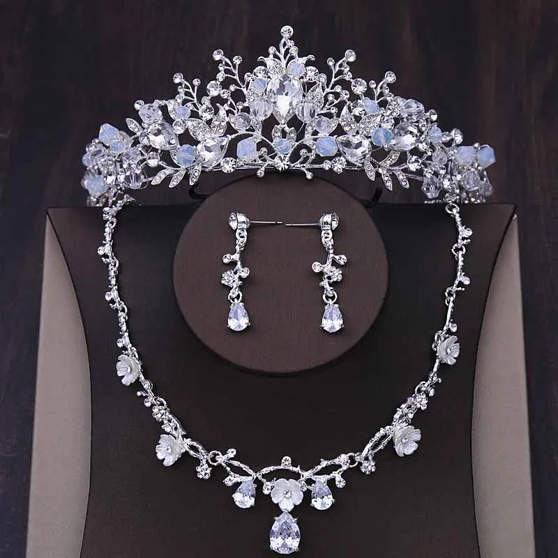 серьги колье и диадема черные. диадема ,колье. свадебный набор тиара ожерелье серьги на невесте. свадебное колье. жемчужная диадема хатидже.