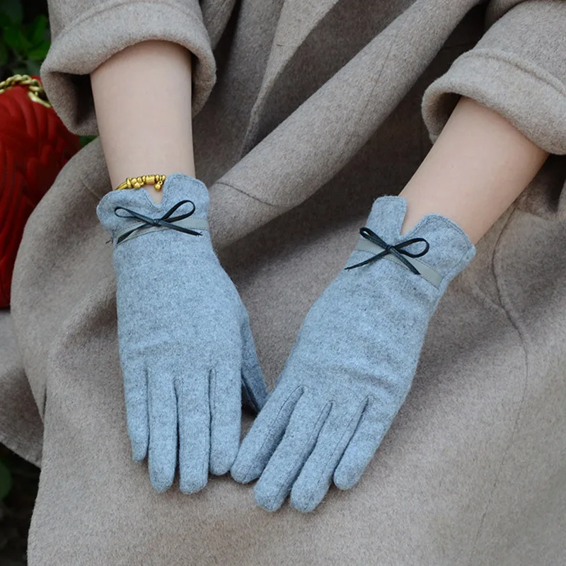 Women touch Mitten Gloves Winter Women Warm Cashmere Full Finger Leather Bow Gloves Wool Embroidery Touch Screen Gloves C23 - Цвет: C22 Gray