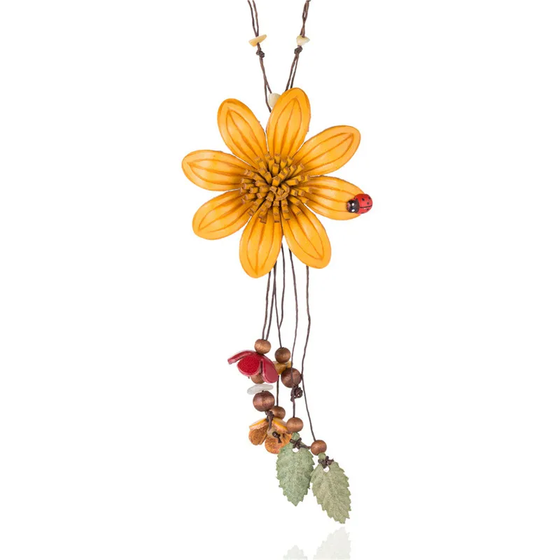 WNGMNGL-New-Beautiful-Leather-Flower-Pendant-Necklace-With-Ladybug-Leaves-Plant-Jewelry-Wood-Beads-Long-Necklace(3)