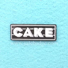 Изготовленный На Заказ Металлический Логотип мягкая эмаль торт лацкан булавки ОЕМ обслуживание квадрат