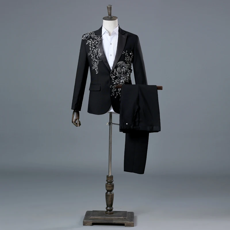 Fashion Embroidery Sequins Floral Suit Blazer Men One Button White 2 Piece Suit (Jacket+Pants) Party Stage Singer Wear Costume