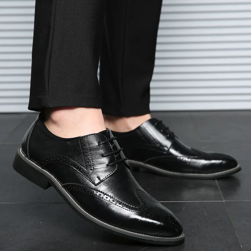 Современные мужские туфли с перфорацией типа «броги» из BIMUDUIYU кожи на шнуровке в деловом стиле; вечерние и свадебные туфли; официальная обувь; Мужские модельные туфли