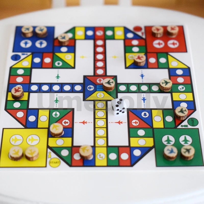 miniature dollhouse chess  (5)