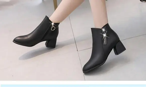 

2018 new women's boots red wedding shoes bridal shoes female pointed thick with a Martin boots short tube.