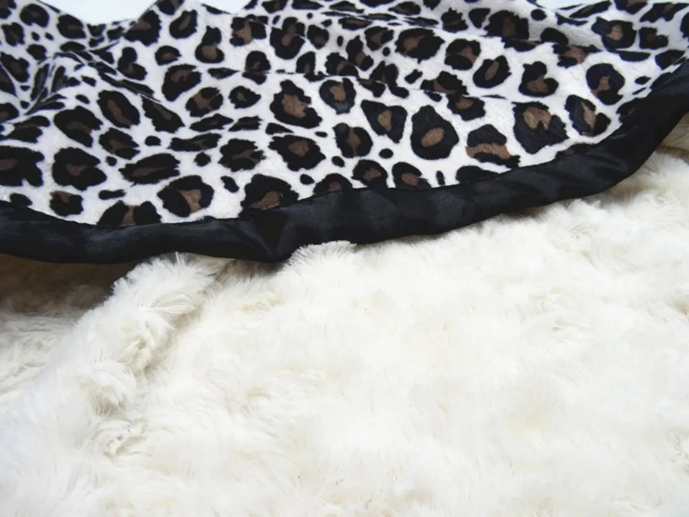 New Born Baby Blanket Snow Leopard Minky Print With Cream Swirl Black Trimed | Мать и ребенок