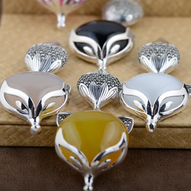 

S925 Sterling Silver Pendant inlaid natural stone chalcedony fox Mao Yilian high-end atmosphere