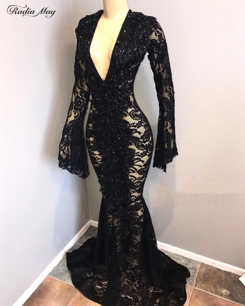 

Sexy Deep V-Neck Sheer Black Lace Long Sleeves African Prom Dress Mermaid Black Girl Graduation Dresses 2019 Evening Party Gowns