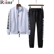 Riinr новые костюмы Для мужчин 2018 Осень Письмо печати костюмы Для мужчин спортивные костюмы куртка + брюки SportsSuit комплект из 2 частей Для мужчин верхняя одежда наборы