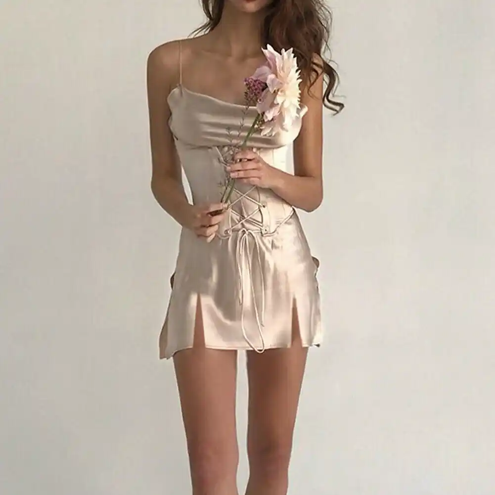 vestido de seda curto