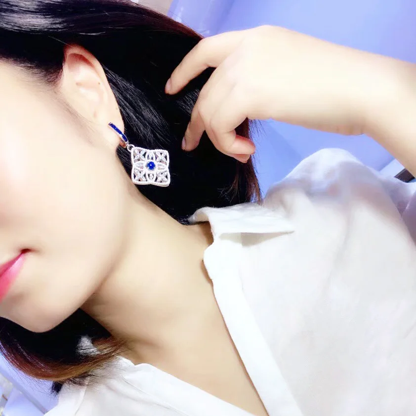

Qi Xuan_Jewelry_New Earrings Temperament Earrings S925 Silver Inlay Zircon Elegant And Irregular Irregular_Factory Direct Sales