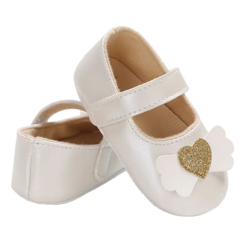 Детская обувь принцессы с сердечками; модные Нескользящие Демисезонные ботинки для самых маленьких