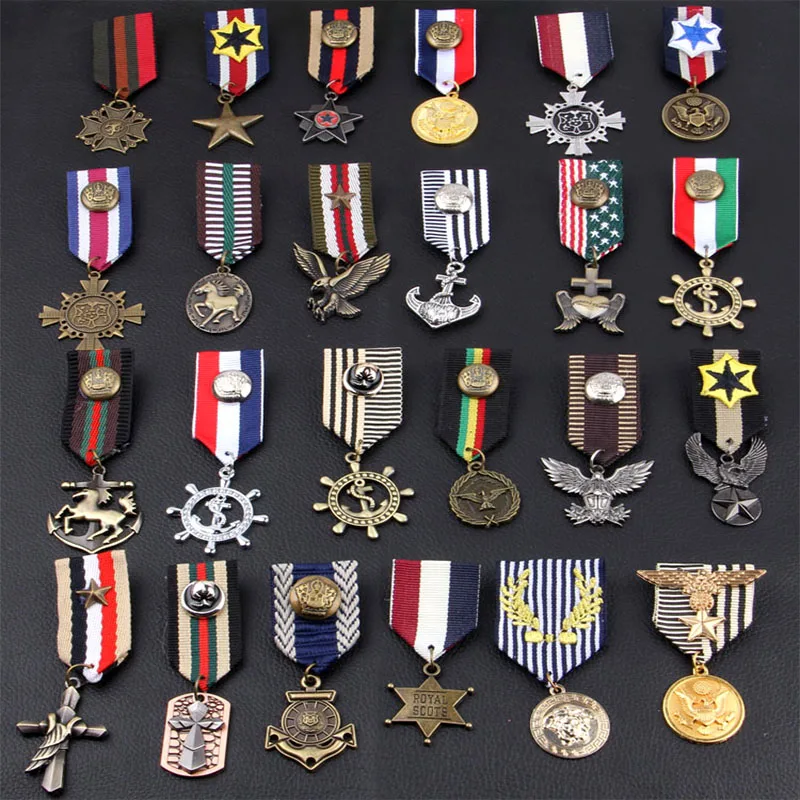 

Metal Craft broches Fashion Military Punk Rave Uniform Style Retro Medal Men And Women Badges Brooches Trinkets Clothes Bags Pin