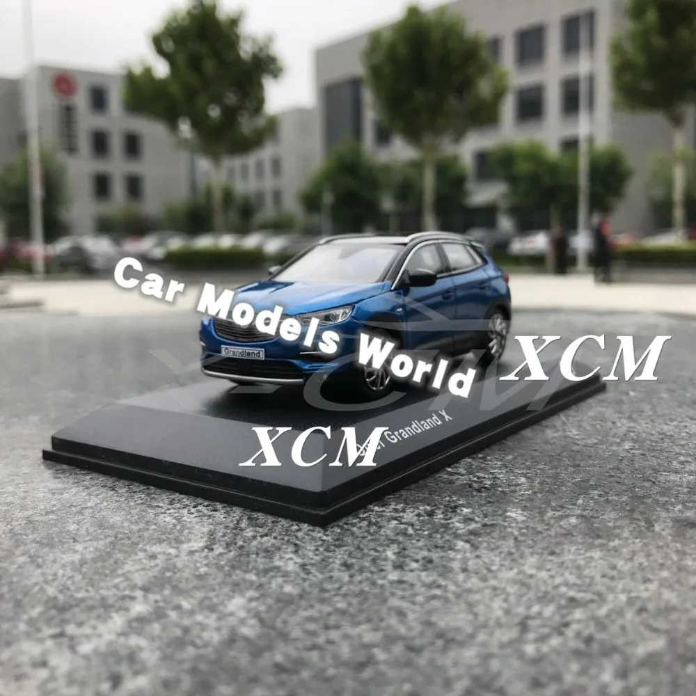 Литая под давлением модель автомобиля для Grandland X 1:43 (синий) ничего не открывается
