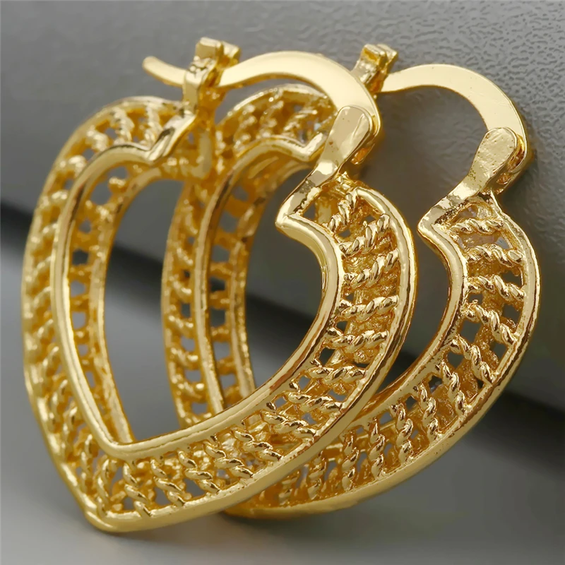 

New Cute Hollow Small Heart Hoop Earrings For Women Gold Color Simple LOVE Loop Hoops Romantic Jewelry Nice Gifts L4E571
