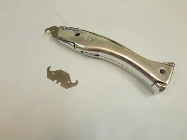 Free-Shipping-Dolphin-Wallpaper-Carpet-Utility-Knife-Cutting-Tool-10PCS-Hook-Blade-for-Polyethylene-plastic-PVC.jpg_640x640