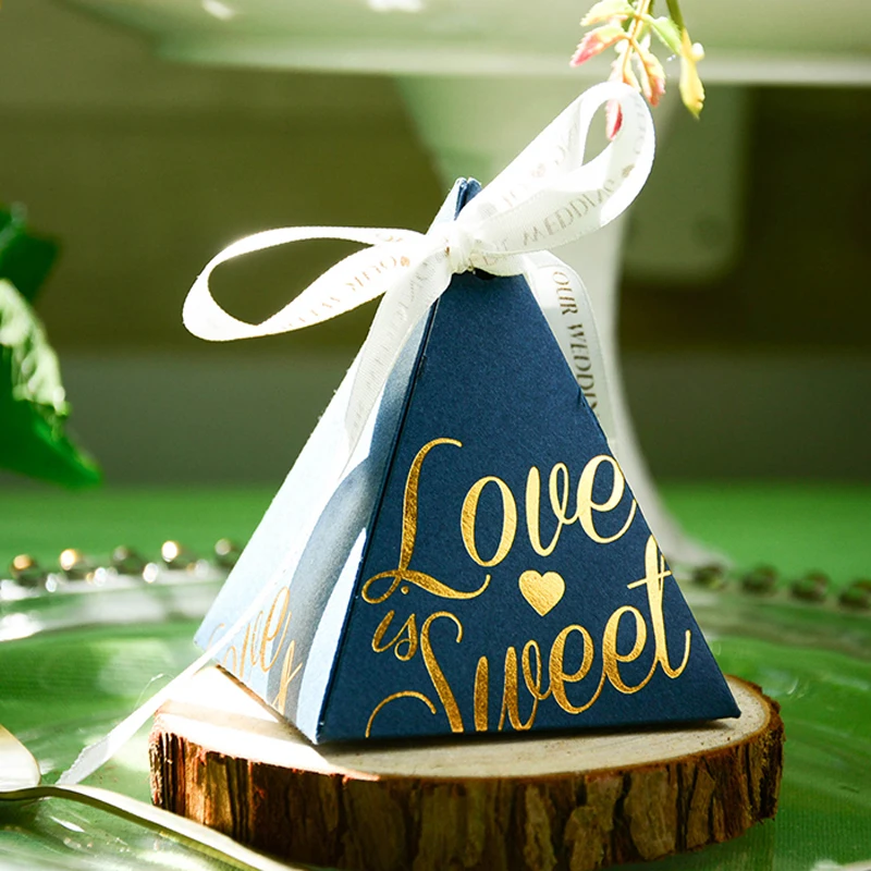 100 шт партия бумаги Пирамида Подставка под шоколад день рождения Свадебный душ свадебные коробки для конфет подарочная упаковка Персонализированная подарочная коробка
