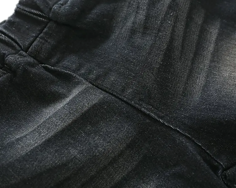 4092889805_2068599042