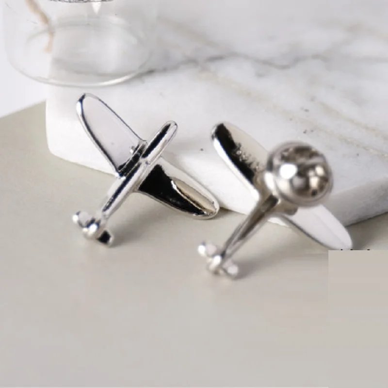 Wukaka سبائك الطائرات طائرة بروش دبوس ل رجل المرأة دبابيس الرجال دعوى قميص دبابيس الطائرة شارة رجل مجوهرات 2019 الأزياء