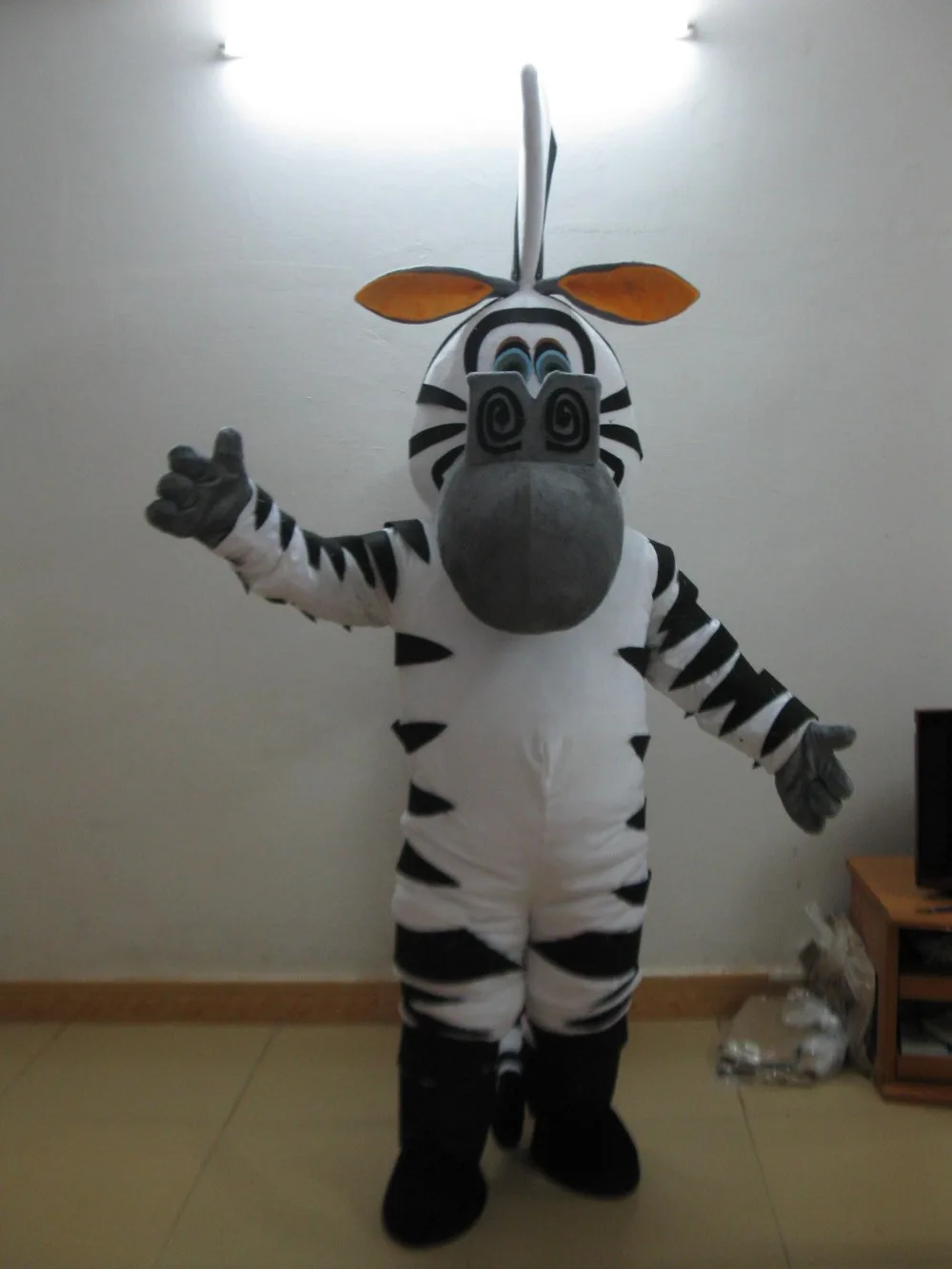 

Lovely Black White Zebra Horse Mascot Costume With Black White Stripes Skin Waving Hands Adult