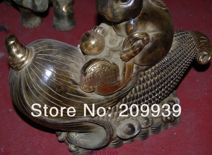 

00318 14inches Chinese Pure Bronze statue: Rabbit stealing corn