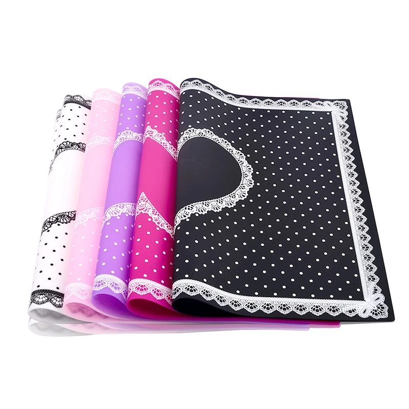 

5 Colors Silicone Table Cover Mat Nail Practice Hand Pad Heart Lace Dot Printing UV Gel Polish Washable Foldable Manicure Tools