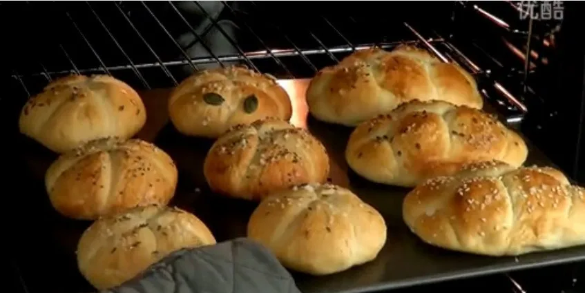 Delicious-Homemade-Bread-Rolls-Mold-for-Bread-Kaiser-Line-Mould-Kitchen-Pastry-Baking-Tools-Kaiser-roll (2)