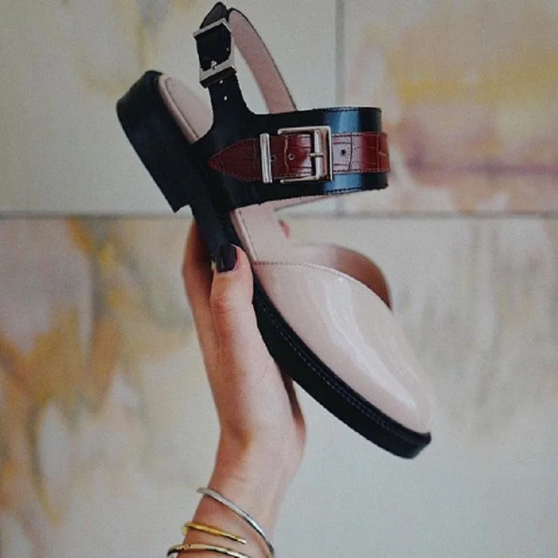 Летние босоножки на низком каблуке; женская винтажная разноцветная обувь из искусственной кожи; Босоножки на платформе с круглым носком и ремешком с пряжкой; большие размеры