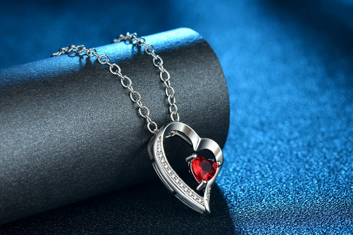 720 red hearts necklace 03
