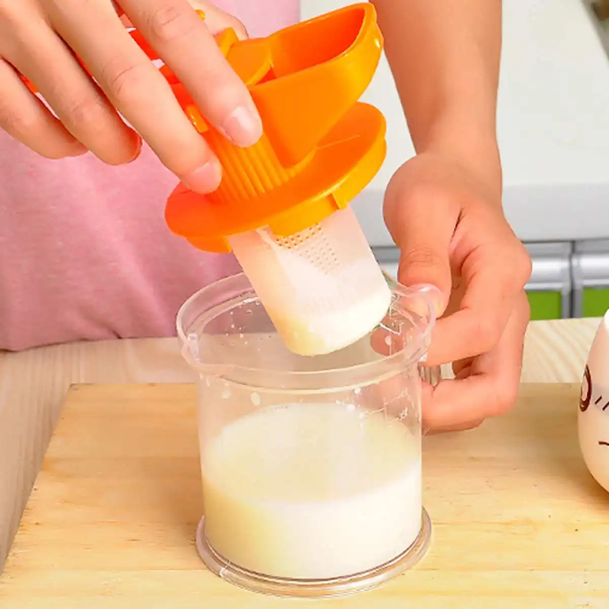 

400ml Mini Manual Soybean Juicer Machine Soy Milk Maker Fruit Vegetables Hand Squeezer 14.5 x 9.5 x 9.5cm Food-grade Plastic