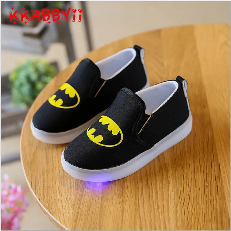 

kids LED light shoes 2018 New Arrival children canvas shoe Batman cartoon Printed baby girls sneakers for Boys Luminous Sneaker