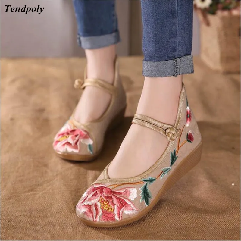 

Comfortable soft bottom Chinese old Beijing cloth shoes family name wind in the old lady all-match slip Women's shoes leisure
