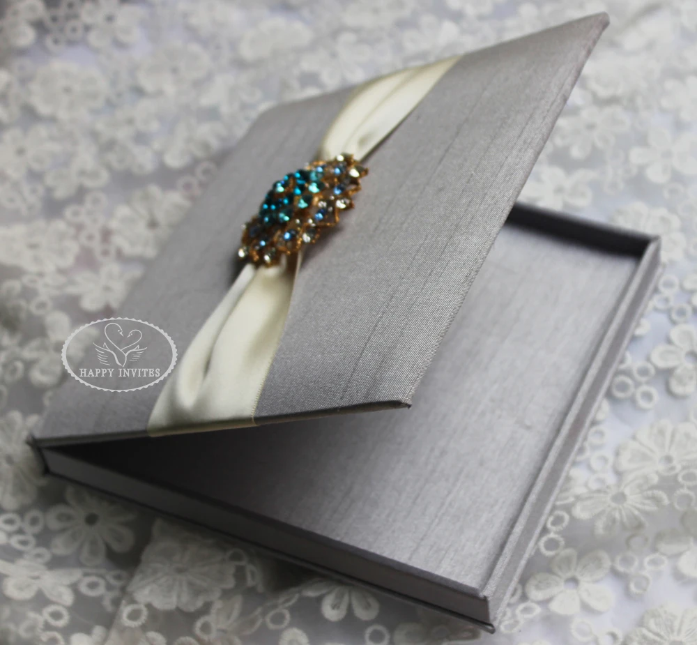 HI2019-10 Hot Sale Silver Silk Box with Brooch   More Colors Available