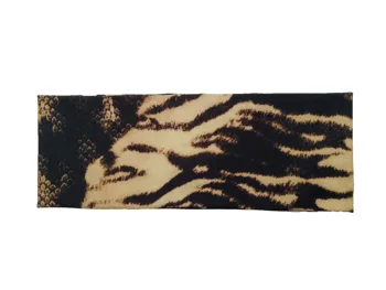 

p1910010 A new stretch fashion trend for women in the summer of 2019 is the leopard-print and snake-scale personalized headscarf