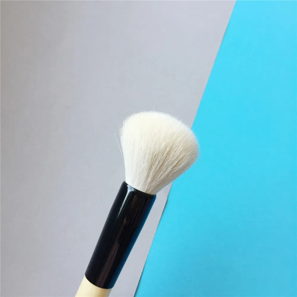 BOBBI BROWN FACE BLENDER BRUSH _ 4