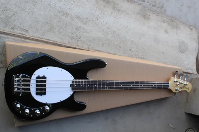 Cheap 2016 Hot sales high-quality black electric guitar, support for custom, free shipping!02