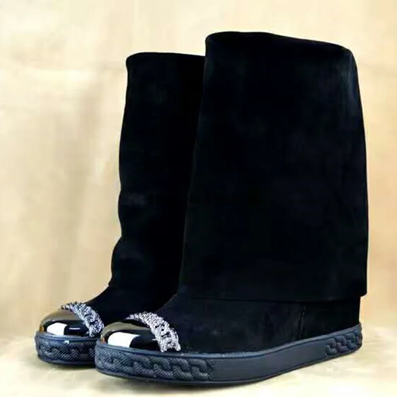 Модные черные ботинки с металлическим носком; женская замшевая обувь на платформе без застежки; сезон весна-осень; женские вечерние ботинки со скрытым каблуком