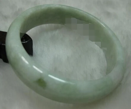 

907 NATURE GRADE "A "BEAUTIFUL LIGHT GREEN JADE JADEITE BRACELET BANGLE