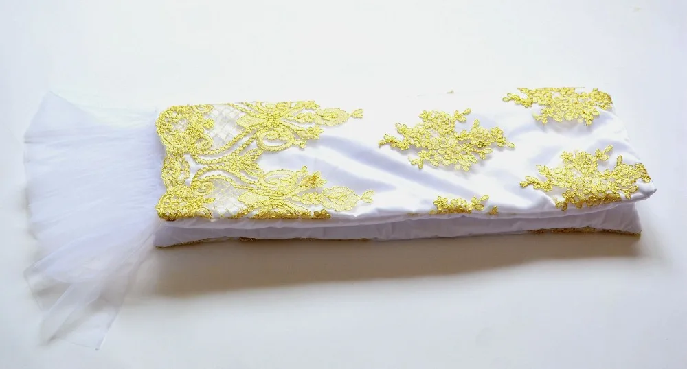 High quality baby baptism quilt delicate bedding quilt crib bedding newborn Golden embroidery lace Princess quilt blanket цена High quality baby baptism quilt delicate bedding quilt crib bedding newborn Golden embroidery lace Princess quilt blanket цены онлайн