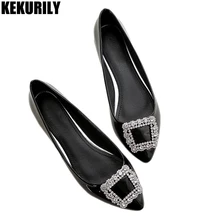 Обувь; женские лоферы на плоской подошве; туфли из лакированной кожи со стразами; повседневные шлёпанцы с пряжкой; удобные; цвет черный, абрикосовый, серый; большие размеры